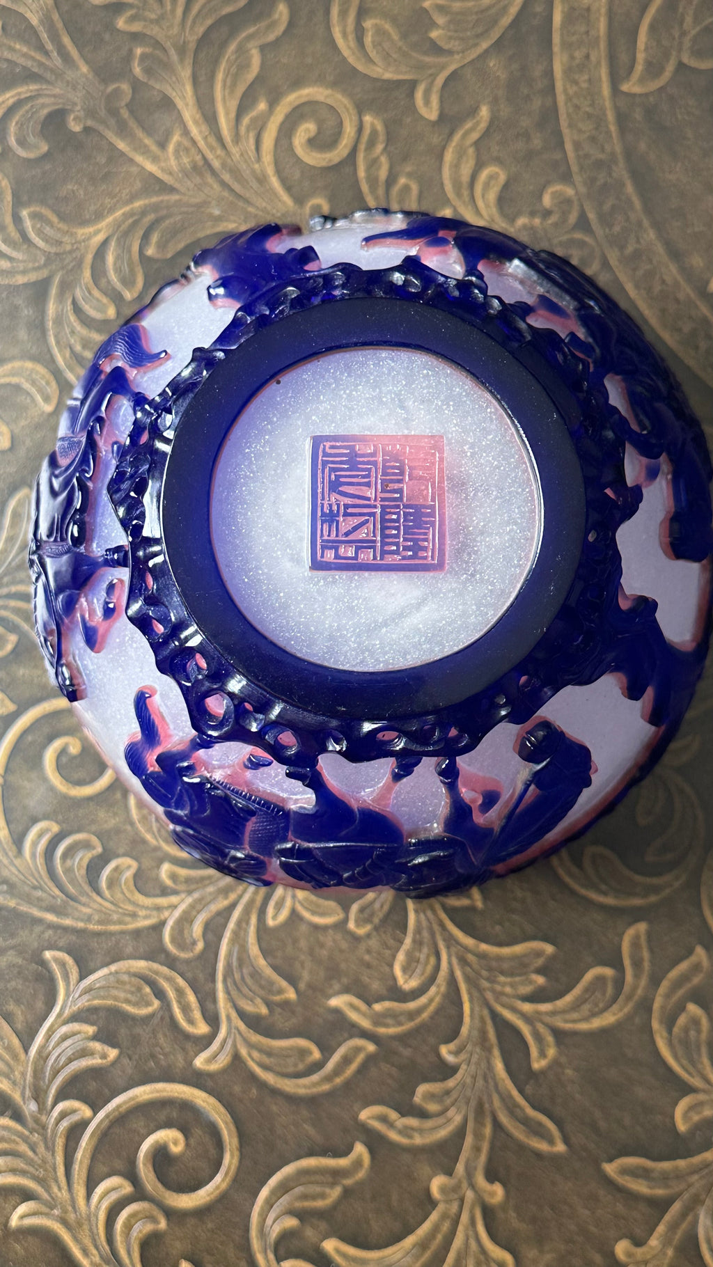 CHINA, QING DYNASTY Qianlong Period (1736–1795) A Snowflake-Ground Pale Violet Overlay Beijing Glass Jar and Cover