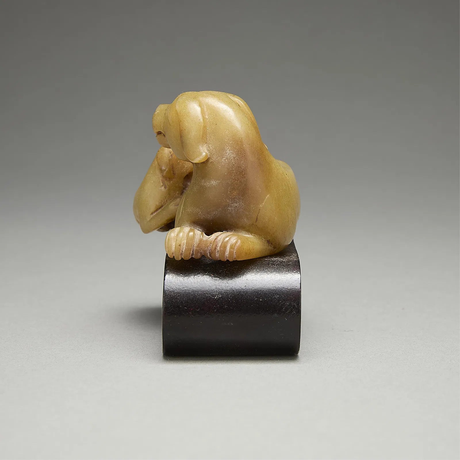 Song Dynasty Shoushan Stone Carving: Mother Dog with Puppy