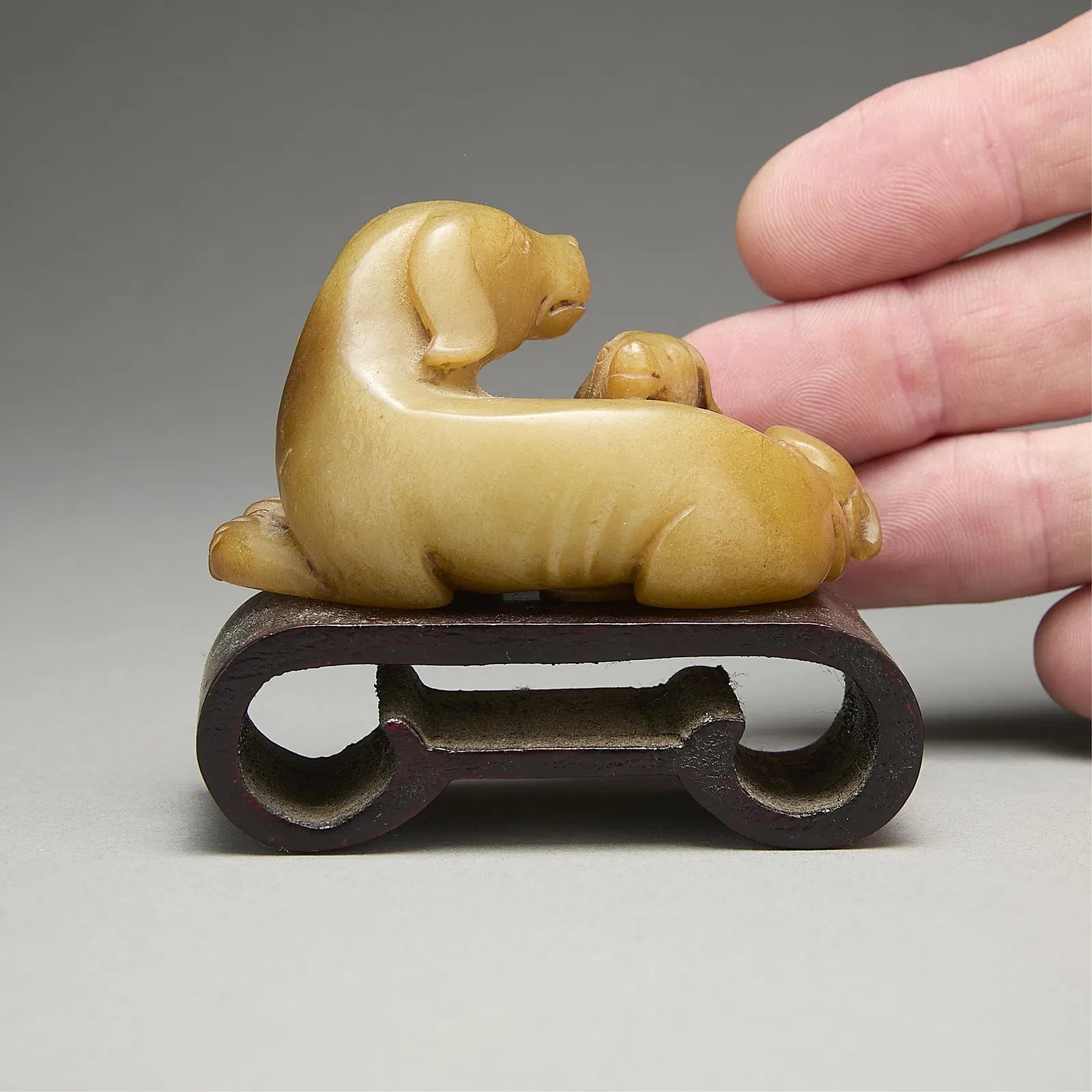 Song Dynasty Shoushan Stone Carving: Mother Dog with Puppy